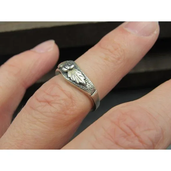 Size 5 Sterling Silver Rose With Flower Accents Thick Band Ring - Picture 2 of 6